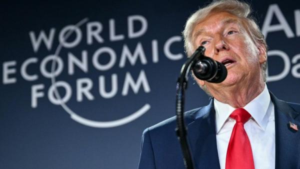 Le président américain Donald Trump s'exprime lors d'une réception en marge du sommet de Davos, en Suisse, le 21 janvier 2026