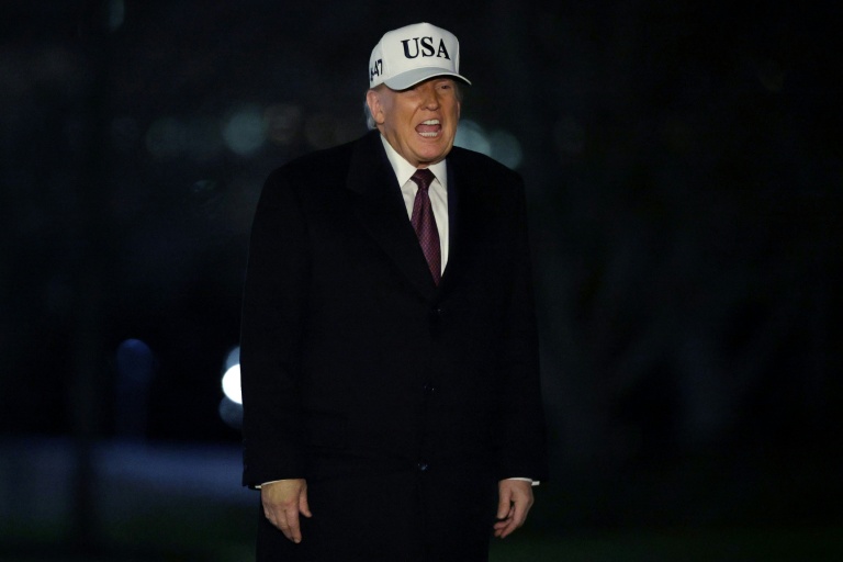 Le président américain Donald Trump à son arrivée à la Maison Blanche à Washington, le 11 janvier 2026, après avoir passé le week-end dans sa résidence de Mar-a-Lago, en Floride