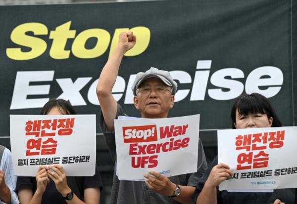Manifestation contre l'exercice militaire conjoint entre la Corée du Sud et les États-Unis, baptisé "Ulchi Freedom Shield" (UFS), devant l'ambassade des États-Unis à Séoul, le 17 août 2026 en Corée du Sud
