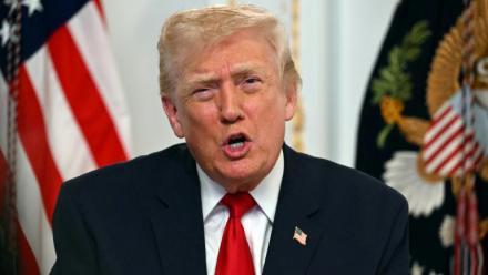 Le président américain Donald Trump lors d'une allocation depuis sa résidence de Mar-a-Lago à Palm Beach, en Floride, le 27 novembre 2025, jour de Thanksgiving