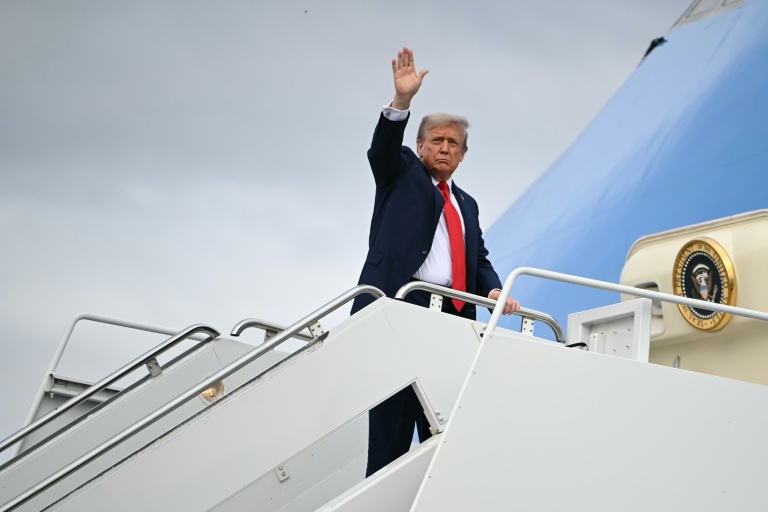 Donald Trump quitte Anchorage, en Alaska, le 15 août 2025