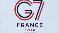 Logo du sommet du G7 affiché dans la salle de presse internationale du G7, à la veille du début de l'événement, à Publier, près d'Évian, dans l'est de la France, le 14 juin 2026