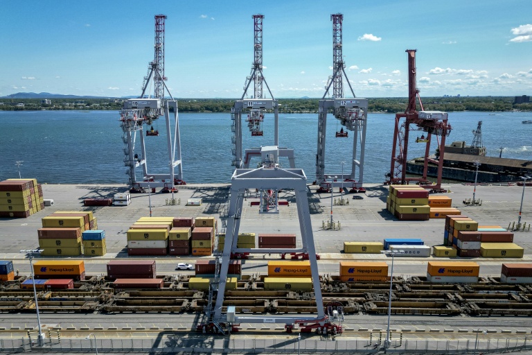 Des conteneurs d'expédition au port de Montréal à Montréal, au Québec,  le 1er août 2025 au Canada