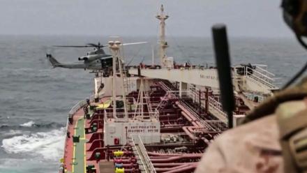 Des soldats américains travaillent au blocus des ports iraniens, selon une capture réalisée le 26 juillet d'une vidéo diffusée le 25 juillet par l'armée américaine (Centcom)