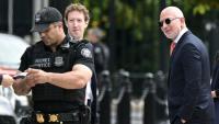 Le patron de Meta Mark Zuckerberg et le fondateur d'Amazon Jeff Bezos arrivent à la Maison Blanche pour rencontrer le président américain Donald Trump sur le thème de la sécurité de l'intelligence artificielle, le 29 septembre 2026 à Washington