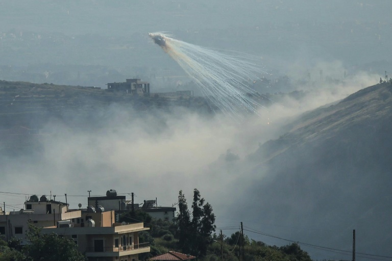 Bombardement israélien sur les environs du village de Yohmor, au Liban, le 10 mai 2026