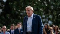 Le président américain Donald Trump à l'extérieur de la Maison Blanche, à Washington, le 26 septembre 2025