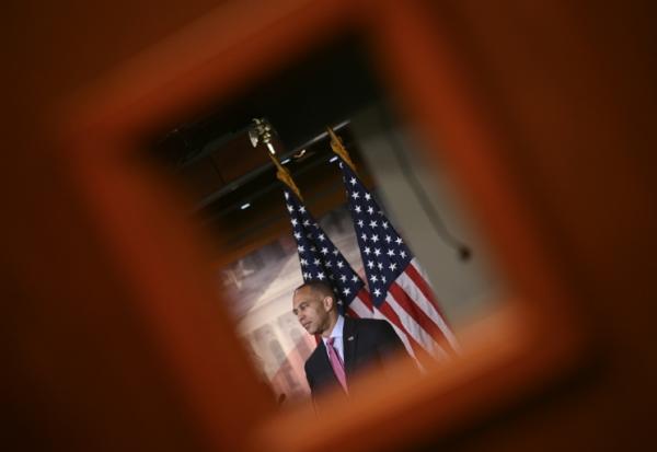 Le chef de la minorité démocrate à la Chambre des représentants américaine, Hakeem Jeffries, lors d'une conférence de presse au Capitole, à Washington, aux Etats-Unis, le 1er octobre 2025