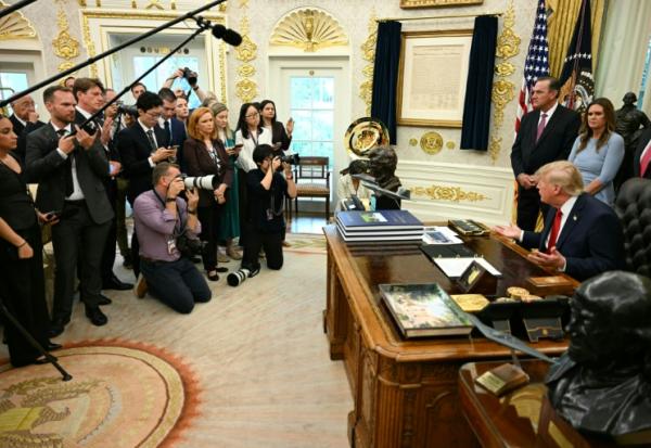 Donald Trump face à la presse dans son bureau de la Maison Blanche le 18 septembre 2026