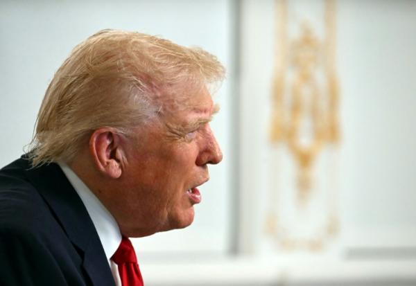 Le président américain Donald Trump pendant une visioconférence avec des militaires, le 27 novembre 2025 dans sa résidence de Mar-a-Lago, en Floride