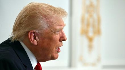 Le président américain Donald Trump pendant une visioconférence avec des militaires, le 27 novembre 2025 dans sa résidence de Mar-a-Lago, en Floride