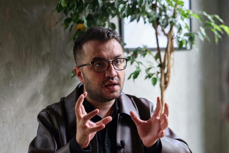 Yildiz Tar, membre de l'organisation turque Kaos GL qui défend les droits des homosexuels et transgenres, le 18 septembre 2026 à Ankara

