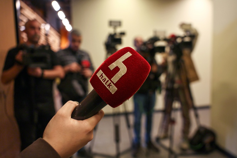 La police turque a pris le contrôle mercredi du siège de la principale télévision de l'opposition, Halk TV