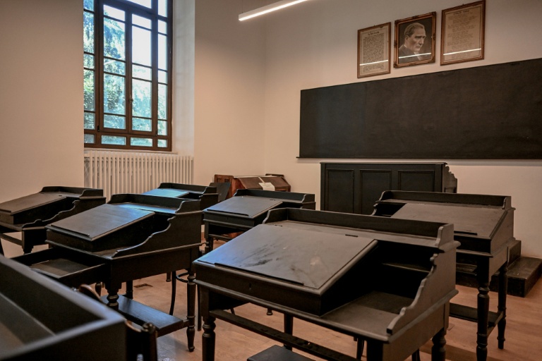 Une classe du séminaire de Halki, ouvert au milieu du XIXe siècle et qui fut la principale école de théologie de l'Église orthodoxe orientale jusqu'à sa fermeture en 1971, le 2 juillet 2026 à Heybeliada, au large d'Istanbul