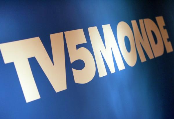 Disparus en France au début des années 90, les speakerines et speakers, présentateurs qui introduisaient les programmes à la télé, font leur retour cet hiver sur TV5 Monde