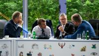 De gauche à droite, le Premier ministre polonais Donald Tusk, Emmanuel Macron, Keir Starmer et le chancelier allemand Friedrich Merz, à Tirana le 16 mai 2025