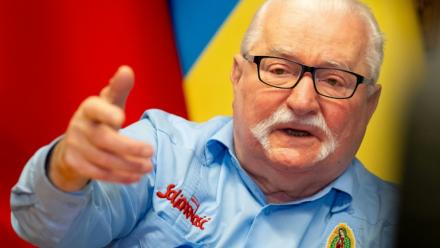 L'ancien président et lauréat du prix Nobel de la paix 1983, Lech Walesa, lors d'un entretien avec l'AFP dans son bureau du Centre européen de solidarité à Gdansk, le 23 février 2026 en Pologne