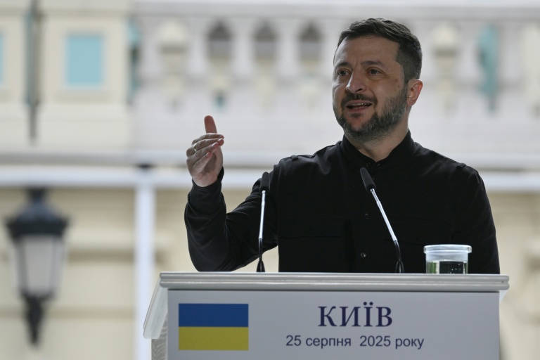 Le président ukrainien Volodymyr Zelensky lors d'une conférence de presse à Kiev, le 25 août 2025