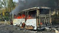 Photo publiée par le parquet de la région de Donetsk, montrant un bus détruits par une frappe russe à Kramatorsk, près de la ligne de front, le 8 octobre 2026 dans l'est de l'Ukraine