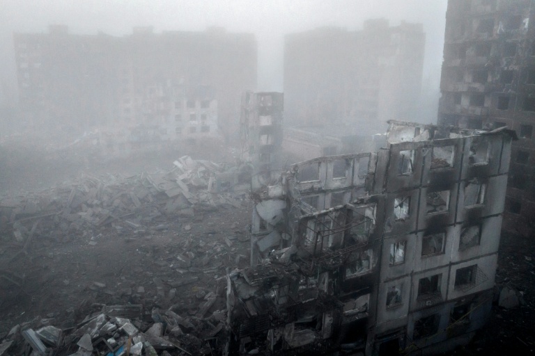 Photo prise par le service de presse de la 24e brigade mécanisée des forces armées ukrainiennes, le 28 novembre 2025 et publiée le 1er décembre 2025, montre des bâtiments résidentiels détruits dans la ville de Kostiantynivka, dans la région de Donetsk