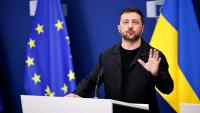 Le président ukrainien Volodymyr Zelensky lors d'une conférence de presse à Bruxelles, le 17 août 2025