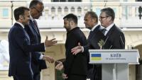 De gauche à droite: le président français Emmanuel Macron, le chancelier allemand Friedrich Merz, le président ukrainien Volodymyr Zelensky, le Premier ministre polonais Donald Tusk et le Premier ministre britannique Keir Starmer, le 10 mai 2025 à Kiev