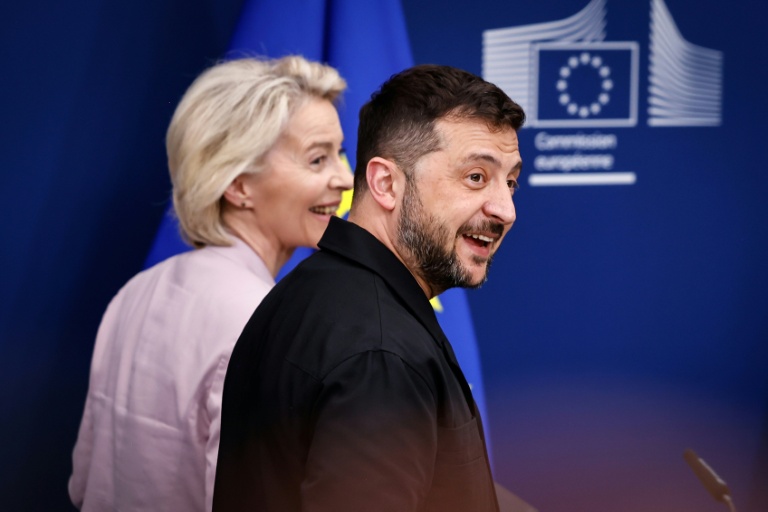 Le président ukrainien Volodymyr Zelensky et la présidente de la Commission européenne Ursula von der Leyen à Bruxelles, le 17 août 2025