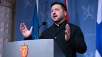 Le président ukrainien Volodymyr Zelensky lors d'une conférence de presse après une rencontre avec le Premier ministre norvégien et le président finlandais, le 20 octobre 2026 à Oslo en Norvège