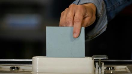 Les électeurs de la première circonscription du Tarn-et-Garonne votent dimanche lors d'une législative partielle pour départager Pierre-Henri Carbonnel, candidat UDR soutenu par le RN, et Cathie Bourdoncle, candidate socialiste