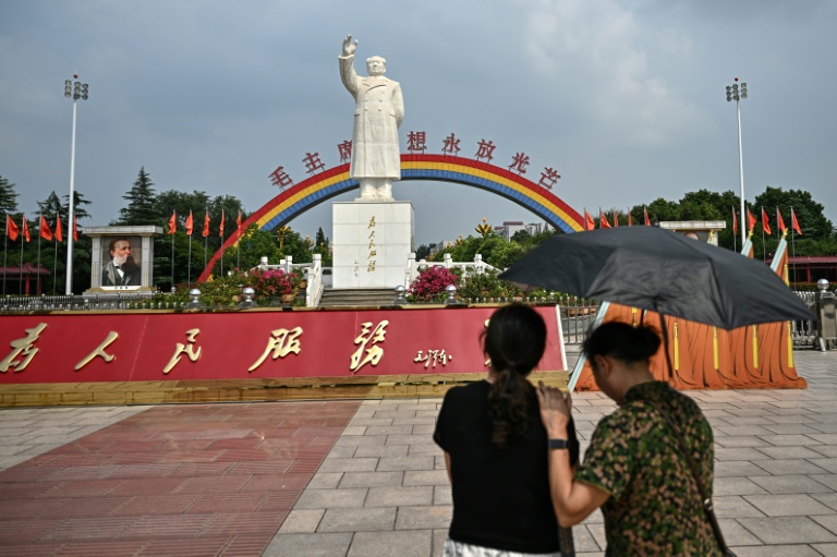 La statue de Mao Zedong sur la plage 