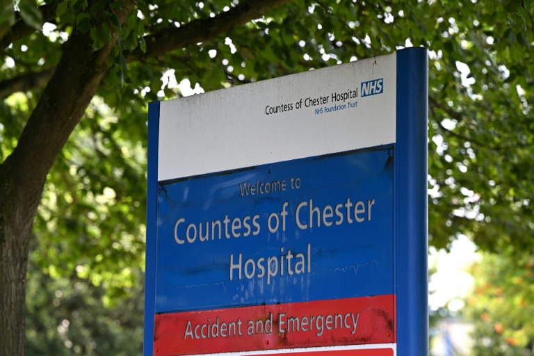 Le panneau de l'hôpital Countess of Chester, où travaillait l'ancienne infirmière britannique Lucy Letby, le 13 juillet 2023 à Chester, dans le nord de l'Angleterre