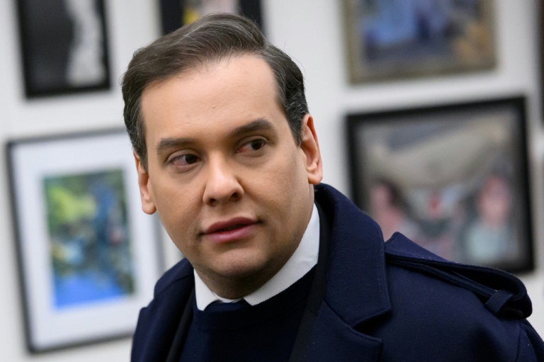 George Santos à la sortie de son bureau au Congrès américain à Washington le 1er décembre 2023