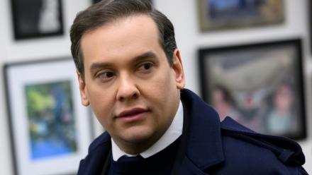 George Santos à la sortie de son bureau au Congrès américain à Washington le 1er décembre 2023