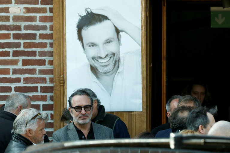 L'acteur Jean Dujardin présent aux funérailles de Bruno Salomone à Joinville-le-Pont, dans le Val-de-Marne,le 23 mars 2026