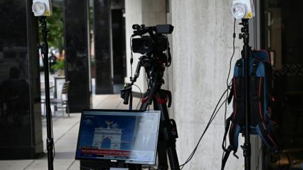 Du matériel vidéo de MS Now près de la Maison Blanche à Washington, le 21 septembre 2026