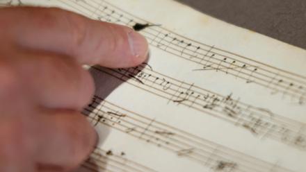 Un cahier de composition de Wolfgang Amadeus Mozart, manuscrit autographe comprenant sept pièces pour harpe et flûte, à la Bibliothèque nationale de France (BnF), à Paris  le 15 juin 2026