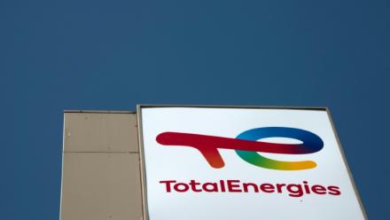 Le géant français de l'énergie TotalEnergies a officiellement annoncé jeudi la "reprise complète" de son vaste projet gazier controversé au Mozambique, après cinq ans d'interruption consécutive à une attaque jihadiste meurtrière