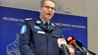 Le responsable de la police finlandaise, Ilkka Koskimäki lors d'une conférence de presse, à Helsinki, le 31 décembre 2025