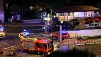 Cette photographie montre les services d'urgence monégasques déployés près du lieu d'une explosion survenue dans un immeuble résidentiel à Monaco, près de la frontière avec la France, le 29 juin 2026