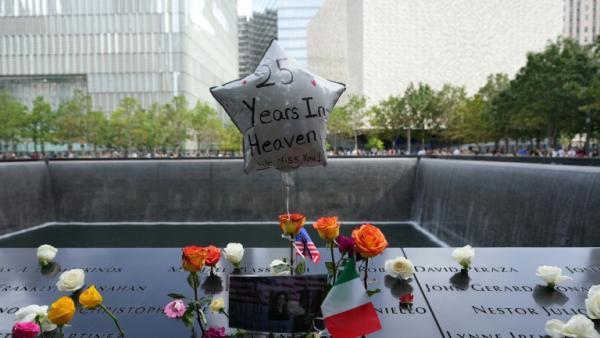 Commémoration du 25e anniversaire des attentats du 11 septembre 2001, au Mémorial national du 11 septembre à New York, le 11 septembre 2026