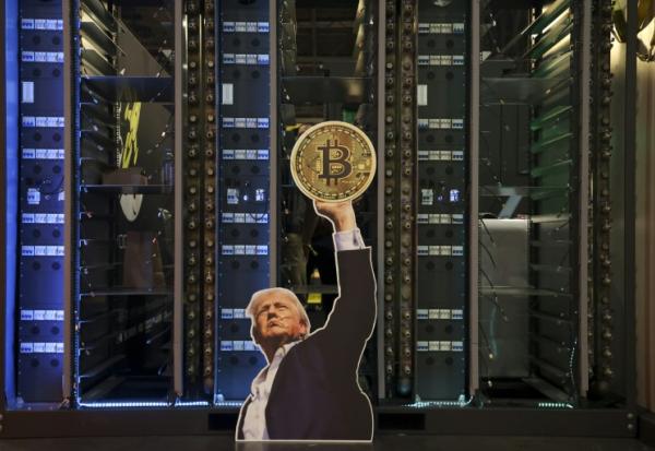 Le visage de Donald Trump sur un serveur lors d'une conférence Bitcoin à Las Vegas aux Etats-Unis, le 27 mai 2025
