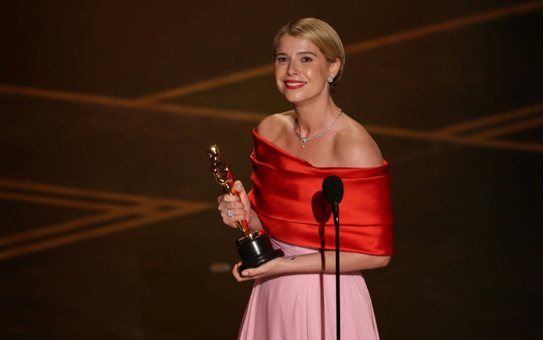 Jessie Buckley reçoit l'Oscar de la meilleure actrice, le 15 mars 2026 à Hollywood