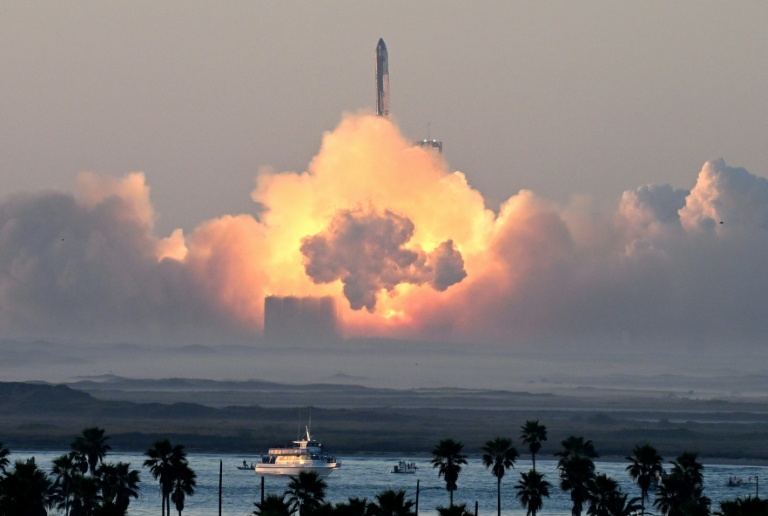 La mégafusée Starship de SpaceX s'envolant depuis Boca Chica, au Texas, le 18 novembre 2023