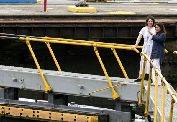 Ilya Espino de Marotta (d), alors sous-administratrice du canal, et la ministre allemande des Affaires étrangères, Annalena Baerbock, lors d'une visite du  canal de Panama, le 9 juin 2023