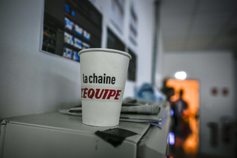 La chaîne l'Equipe a annoncé lundi le retrait de l'antenne de sa journaliste France Pierron qui a créé une polémique en raillant le souhait de l'attaquant belge Jérémy Doku de s'absenter du Mondial de football pour assister à l'accouchement de son épouse