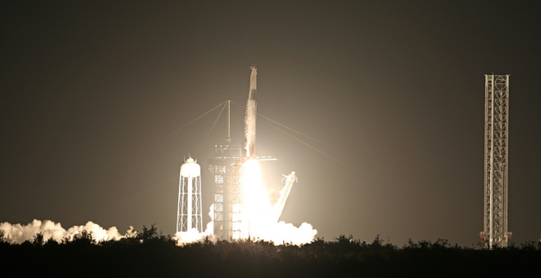 Une fusée Falcon 9 de SpaceX décolle du centre spatial Kennedy à Cap Canaveral, en Floride, le 31 mars 2025