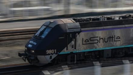 Une navette shuttle d'Eurotunnel à Coquelles, dans le Pas-de-Calais, le 4 avril 2025