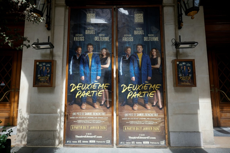 Photo de l'affiche de la pièce où devait jouer Patrick Bruel au théâtre Edouard VII à Paris le 3 juin 2026