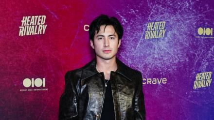 L'acteur canadien Hudson Williams assiste à la première de "Heated Rivalry" au TIFF Lightbox à Toronto, le 24 novembre 2025