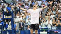 Alexander Zverev après avoir réalisé sa victoire en finale de l'US Open face à l'Américain Ben Shelton, le 13 septembre 2026 à New York